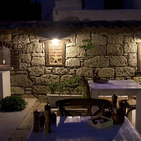 Konukevi Fi̇li̇zce Konuk Evi Alaçatı