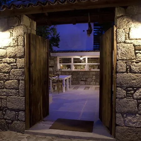 Fi̇li̇zce Konuk Evi Konukevi Alaçatı