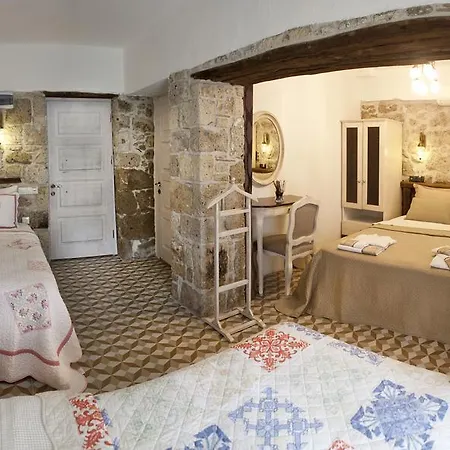 Konukevi Fi̇li̇zce Konuk Evi Alaçatı