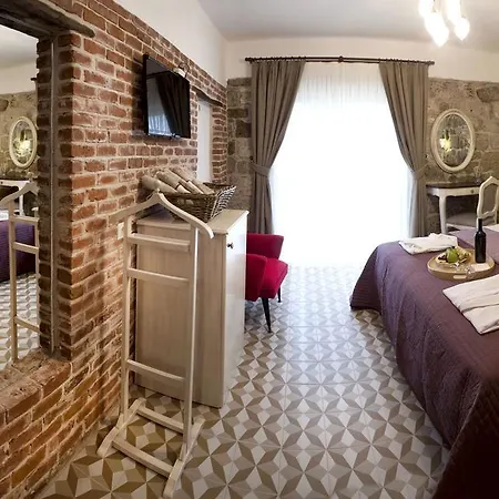 Pensiune Fi̇li̇zce Konuk Evi Alacati