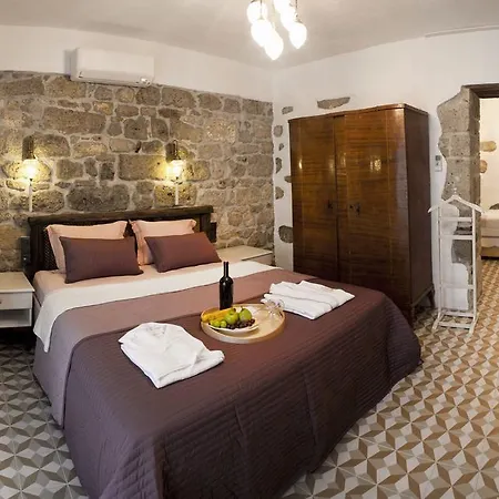 Fi̇li̇zce Konuk Evi Alacati