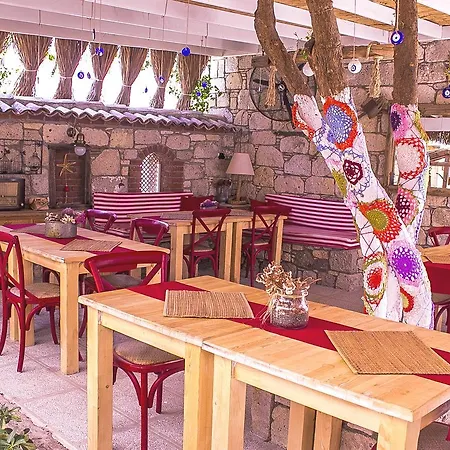 Konukevi Fi̇li̇zce Konuk Evi Alaçatı